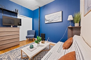 690 9th Ave in New York, NY - Building Photo