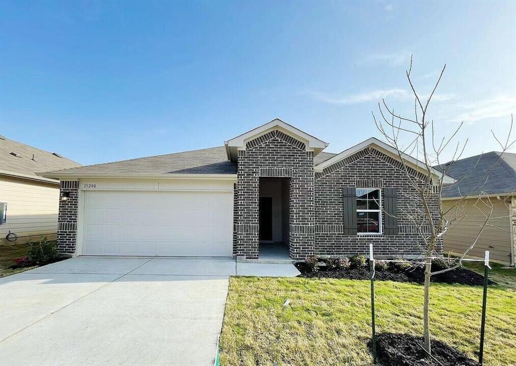 15200 Siberian Elm Ln in Austin, TX - Building Photo