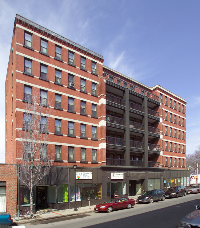 Veterans Park Apartments in Holyoke, MA - Building Photo - Building Photo