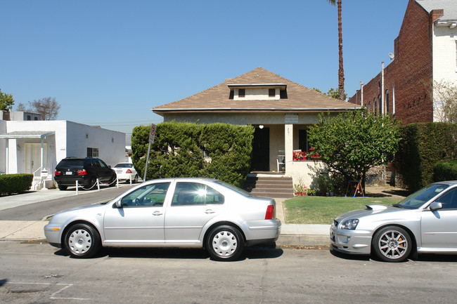 201 W Palmer Ave in Glendale, CA - Building Photo - Building Photo