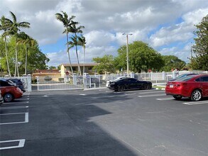 4600 SW 67th Ave in Miami, FL - Building Photo - Building Photo