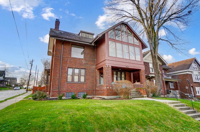 2881 Observatory Ave in Cincinnati, OH - Building Photo - Building Photo