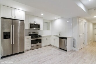 1914 W Crystal St in Chicago, IL - Building Photo - Building Photo