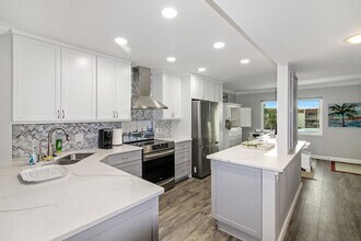 270 Santa Maria St in Venice, FL - Building Photo - Building Photo