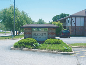 Stadium Apartments in Columbia, MO - Foto de edificio - Building Photo