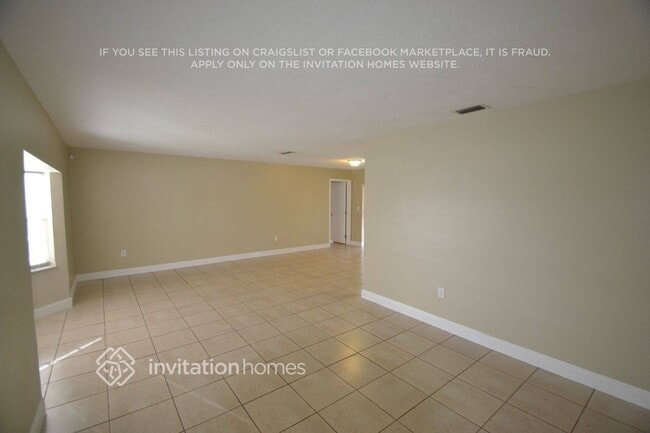 8469 Windsor Dr in Miramar, FL - Building Photo - Building Photo