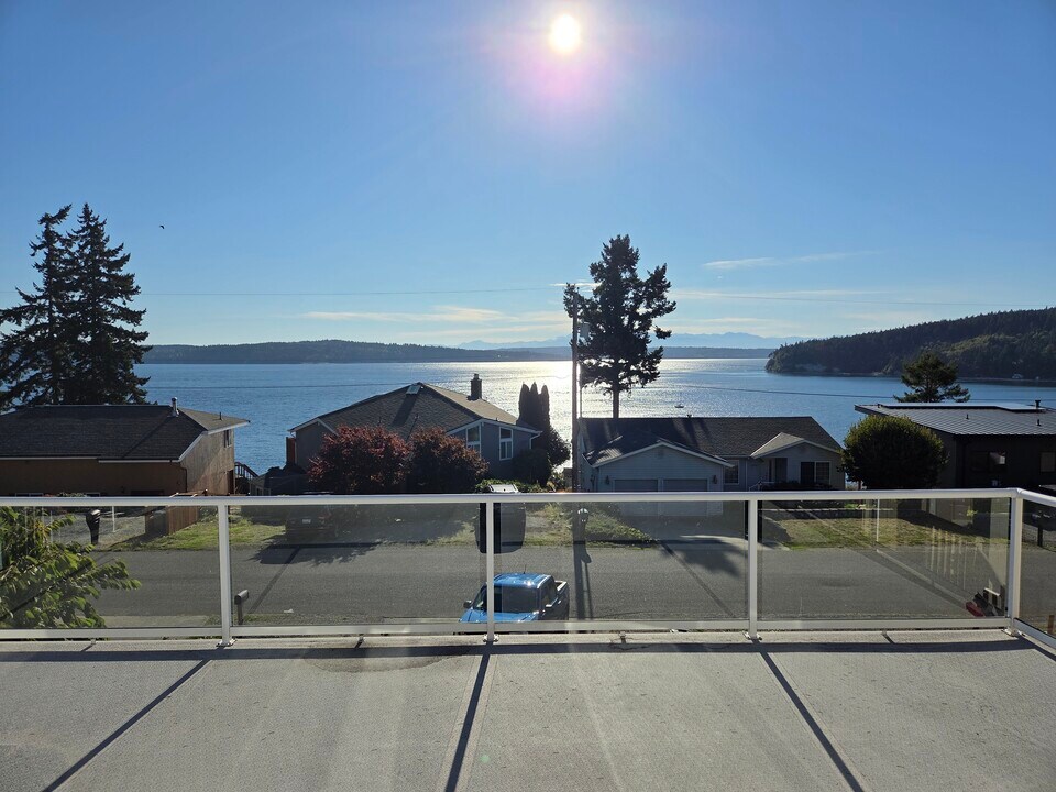 2279 Elger Park Rd in Camano Island, WA - Building Photo