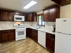 72 Woodside Ave in Newton, NJ - Building Photo - Building Photo