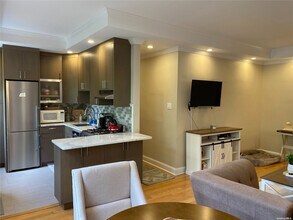 111 7th St, Unit 211 in Garden City, NY - Building Photo - Building Photo