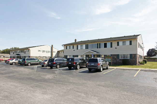 Luna Apartments in Garden City, MI - Building Photo - Building Photo