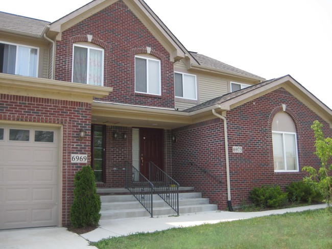 Amberwood Townhomes in Troy, MI - Foto de edificio - Building Photo