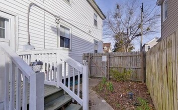 310 Elm Ave in Hampton, VA - Building Photo - Building Photo