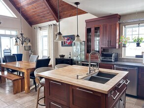 1922 Chem. de la Grande Presqu'île in Plaisance, QC - Building Photo - Building Photo