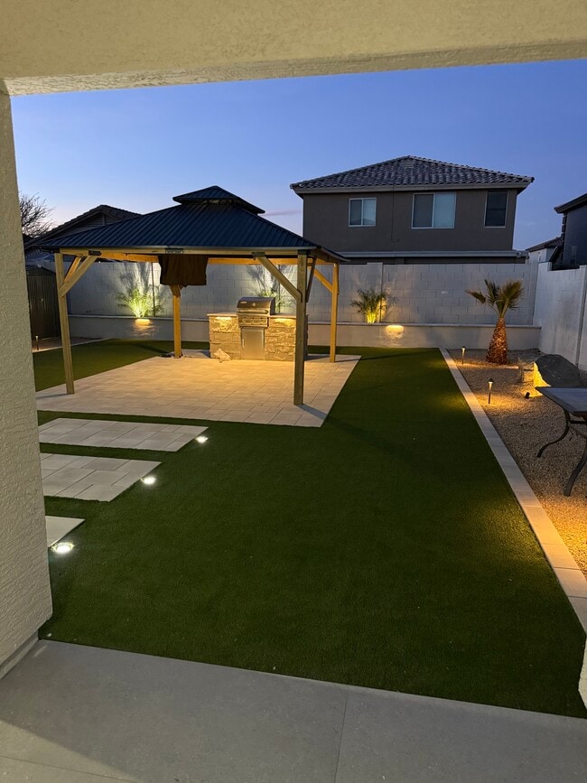 11218 W Roma Ave in Phoenix, AZ - Foto de edificio - Building Photo