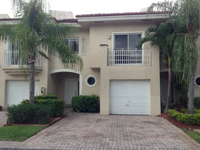10190 SW 88th St in Miami, FL - Building Photo - Building Photo