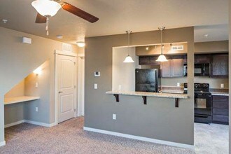 8880 W Shellie Ln-Unit -103 in Boise, ID - Building Photo - Building Photo