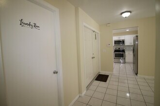 6076 Strawberry Lakes Cir in Greenacres, FL - Building Photo - Building Photo