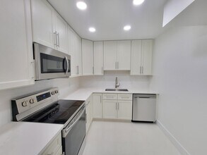 733 SE 1st Way in Deerfield Beach, FL - Building Photo - Building Photo