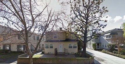 10634 Whipple St in Toluca Lake, CA - Building Photo - Building Photo