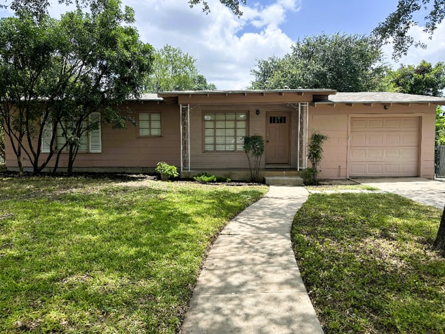 322 Altgelt Ave