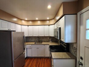 122 W 1st St in Deer Park, NY - Building Photo - Building Photo