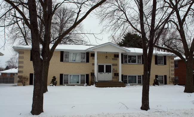 618 E 3rd St in Lockport, IL - Foto de edificio - Building Photo