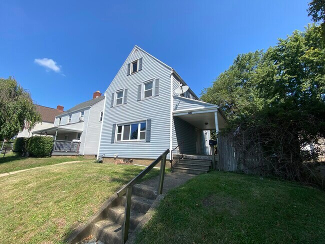1516 Crescent Rd SW in Canton, OH - Building Photo - Building Photo