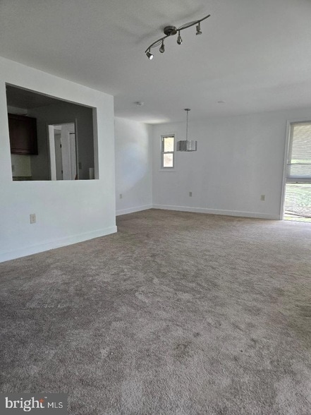 541 Wilson Bridge Dr in Oxon Hill, MD - Foto de edificio - Building Photo