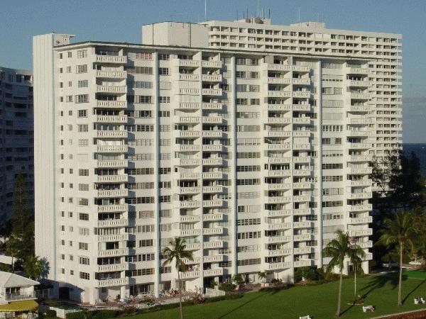 Sky Harbor East in Fort Lauderdale, FL - Foto de edificio - Building Photo