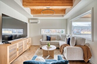 5016 NE 26th Ave in Portland, OR - Foto de edificio - Building Photo