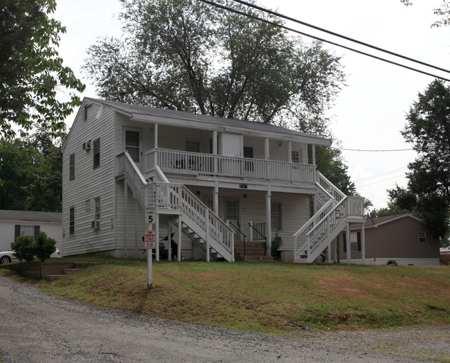 17659 Washington St in Dumfries, VA - Foto de edificio - Building Photo