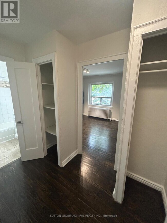 166 Eastbourne Ave in Toronto, ON - Building Photo - Building Photo