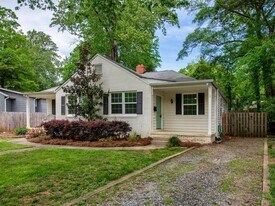 5113 Valley Stream Rd in Charlotte, NC - Building Photo