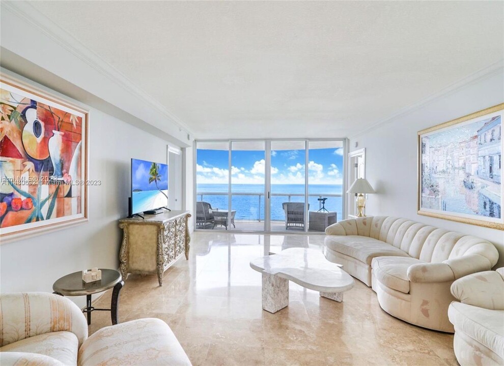 17555 Collins Ave, Unit P-7 in Sunny Isles Beach, FL - Building Photo