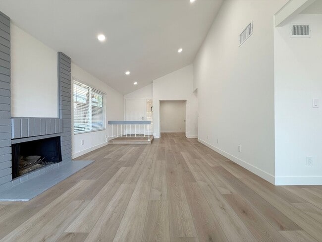 6 Arborglen in Irvine, CA - Building Photo - Building Photo