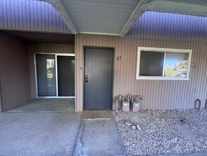 2825 N Los Felices Rd in Palm Springs, CA - Building Photo - Building Photo