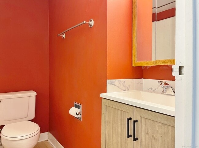 124 Court St, Unit 303 in New Haven, CT - Building Photo - Building Photo