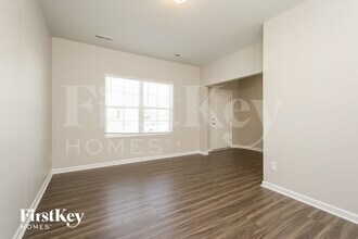 3710 Streamside Dr in Thomasville, NC - Foto de edificio - Building Photo