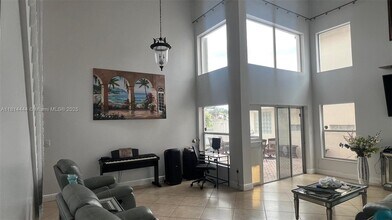 1590 Seagrape Way in Hollywood, FL - Building Photo - Building Photo