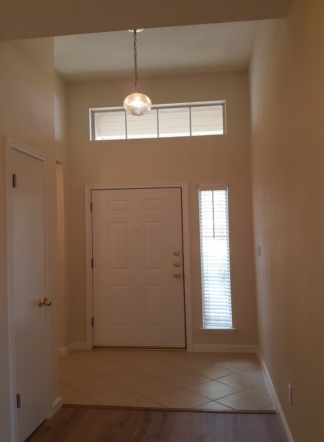 1002 Woodview Dr in Leander, TX - Building Photo - Building Photo