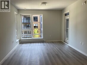 615 Cottonwood Ave in Coquitlam, BC - Building Photo - Building Photo