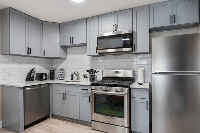 1009 Front St in Lisle, IL - Building Photo - Building Photo