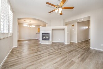 5284 Vine Hill Ct in North Las Vegas, NV - Foto de edificio - Building Photo