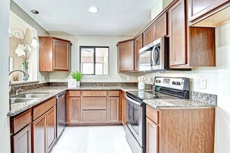 4144 Greystone Way in Sugar Land, TX - Building Photo - Building Photo
