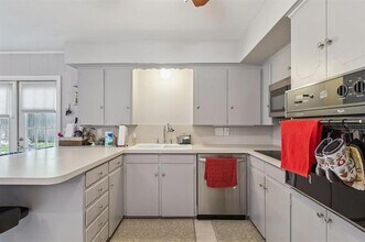 8318 Lullwater Dr in Dallas, TX - Building Photo - Building Photo