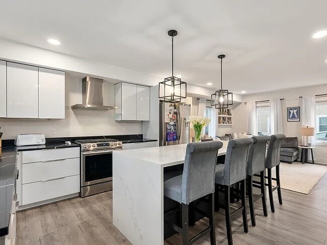 property at 169 W 9th St