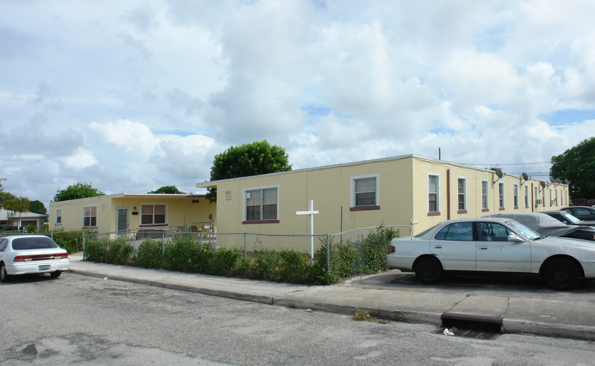 801 14th St S in Lake Worth, FL - Foto de edificio