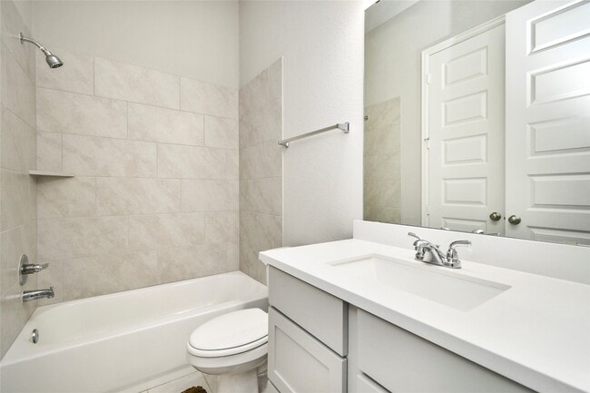 property at 5042 Albany Shores Ln