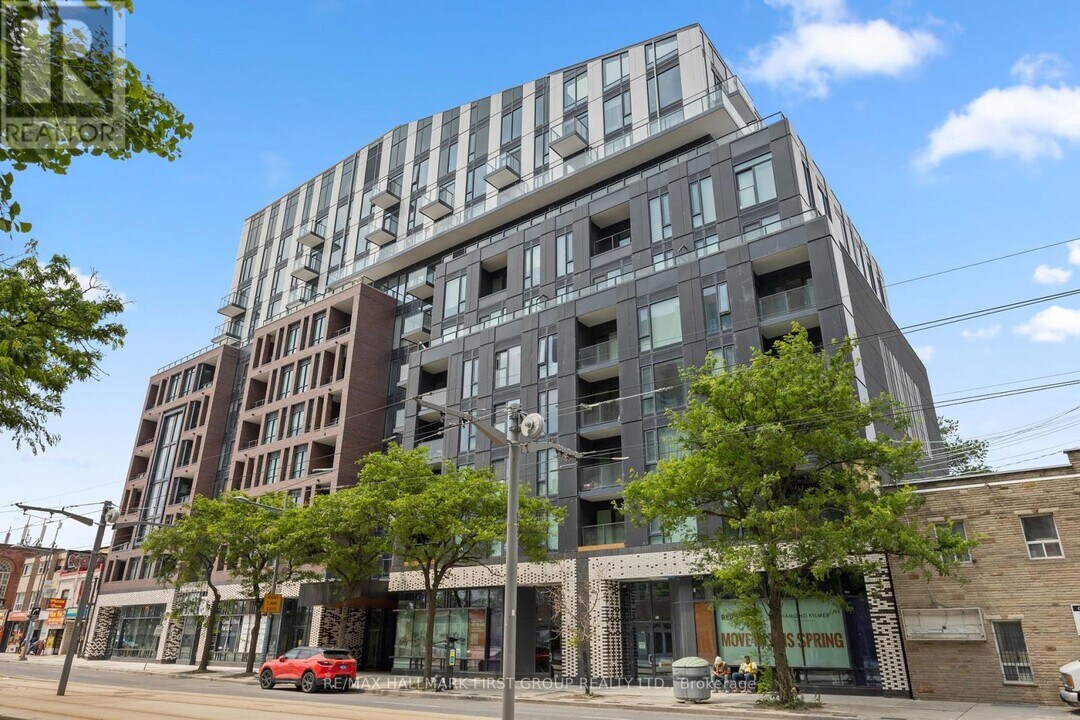 1808 St Clair Ave W in Toronto, ON - Building Photo