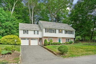 304 Forest Dr S in Millburn, NJ - Building Photo